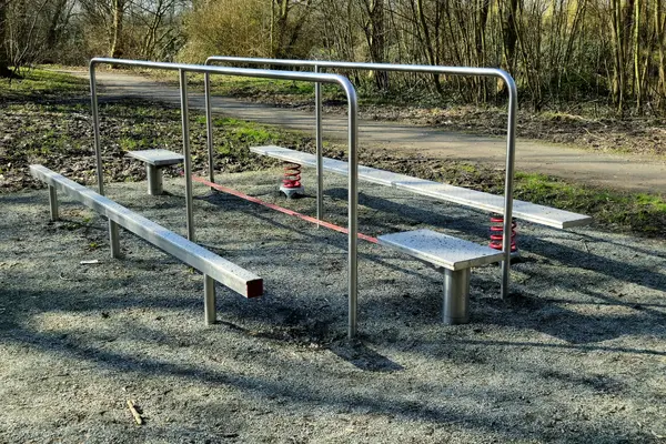 Outdoor-Sportgerät an der Braake